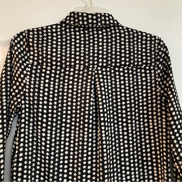 2 For $23! ⭐️ Forever 21 Button Down Shirt - Picture 2 of 6